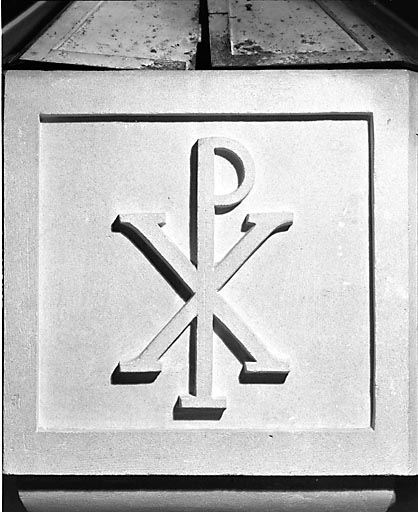 Détail : bas-relief : chrisme. © Jérôme Mongreville / Région Bourgogne-Franche-Comté, Inventaire du patrimoine - 1990