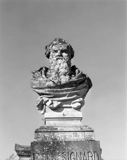 Buste de face. © Yves Sancey / Région Bourgogne-Franche-Comté, Inventaire du patrimoine, 1990 - 1990