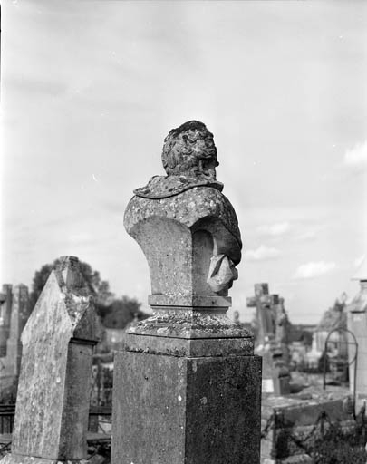 Revers du buste de trois quart droit. © Yves Sancey / Région Bourgogne-Franche-Comté, Inventaire du patrimoine, 1990 - 1990