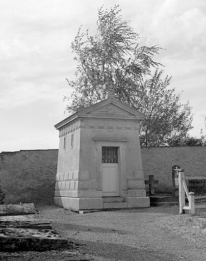 Chapelle funéraire de la famille Rossen : de trois quarts gauche. © Yves Sancey / Région Bourgogne-Franche-Comté, Inventaire du patrimoine, 1990 - 1990