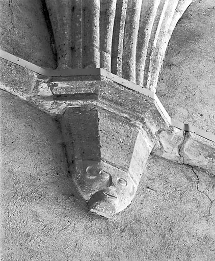 Eglise abbatiale : 2eme culot sud du vaisseau central. © Jérôme Mongreville / Région Bourgogne-Franche-Comté, Inventaire du patrimoine - 1991