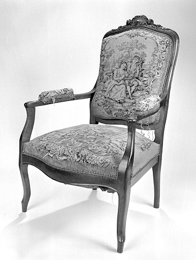 Vue générale d'un fauteuil. © Jérôme Mongreville / Région Bourgogne-Franche-Comté, Inventaire du patrimoine - 1991