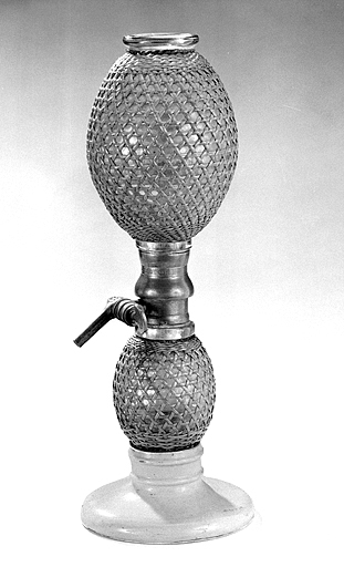 Vue d'une bouteille à siphon. © Jérôme Mongreville / Région Bourgogne-Franche-Comté, Inventaire du patrimoine - 1991