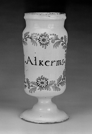 Vue d'un albarello. © Jérôme Mongreville / Région Bourgogne-Franche-Comté, Inventaire du patrimoine - 1991