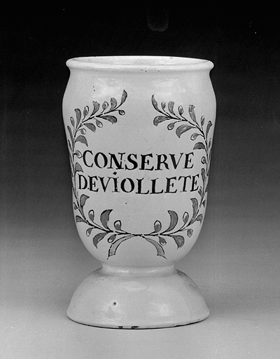 Vue d'un albarello. © Jérôme Mongreville / Région Bourgogne-Franche-Comté, Inventaire du patrimoine - 1991