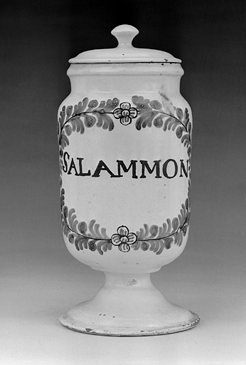 Vue d'un albarello. © Jérôme Mongreville / Région Bourgogne-Franche-Comté, Inventaire du patrimoine - 1991