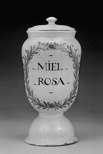 Vue d'un albarello. © Jérôme Mongreville / Région Bourgogne-Franche-Comté, Inventaire du patrimoine - 1991