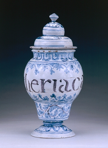 Vue d'un pot à thériaque. © Jérôme Mongreville / Région Bourgogne-Franche-Comté, Inventaire du patrimoine - 1991