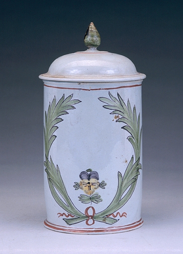 Vue d'une boîte de pharmacie. © Jérôme Mongreville / Région Bourgogne-Franche-Comté, Inventaire du patrimoine - 1991