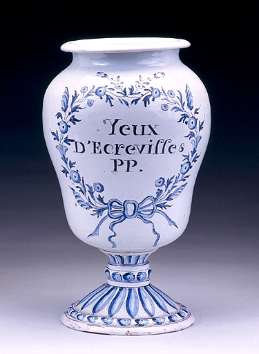 Vue d'un pot à thériaque. © Jérôme Mongreville / Région Bourgogne-Franche-Comté, Inventaire du patrimoine - 1991