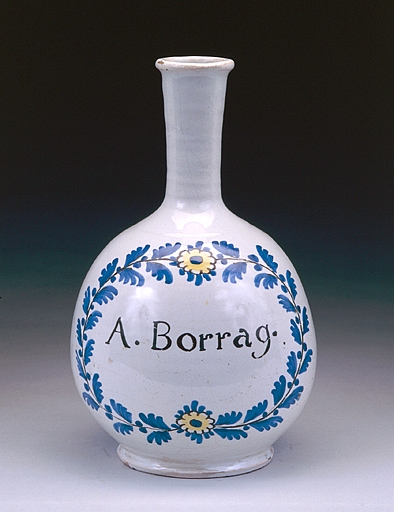 Vue d'une bouteille de pharmacie. © Jérôme Mongreville / Région Bourgogne-Franche-Comté, Inventaire du patrimoine - 1991