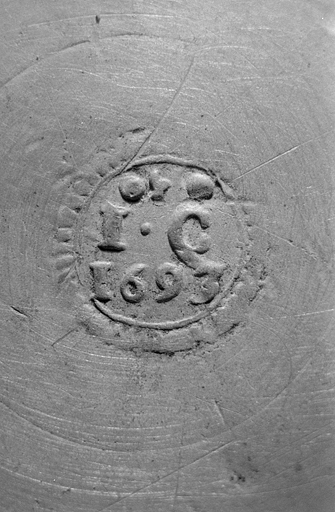 Le poinçon de potier d'étain. © Jérôme Mongreville / Région Bourgogne-Franche-Comté, Inventaire du patrimoine - 1991