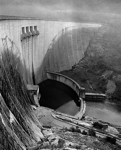 Barrage et bassin d'amortissement. © Jérôme Mongreville / Région Bourgogne-Franche-Comté, Inventaire du patrimoine - 1991 Barrage et bassin d'amortissement. © Jérôme Mongreville / Région Bourgogne-Franche-Comté, Inventaire du patrimoine - 1991
