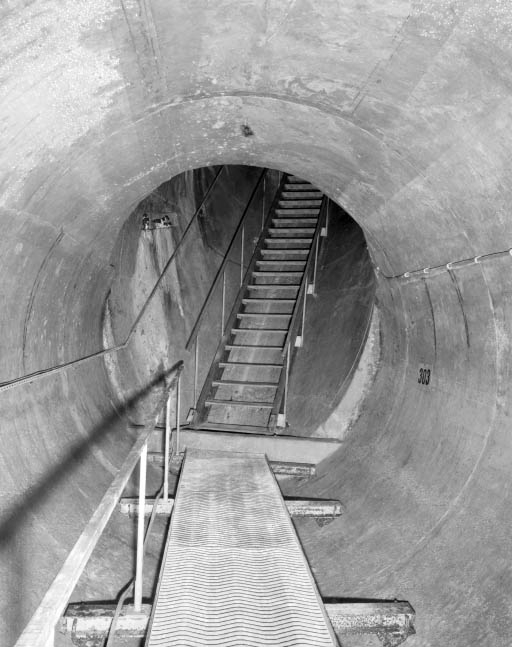 Extrémité inférieure de la "galerie de pied". © Jérôme Mongreville / Région Bourgogne-Franche-Comté, Inventaire du patrimoine - 1991 Extrémité inférieure de la "galerie de pied". © Jérôme Mongreville / Région Bourgogne-Franche-Comté, Inventaire du patrimoine - 1991