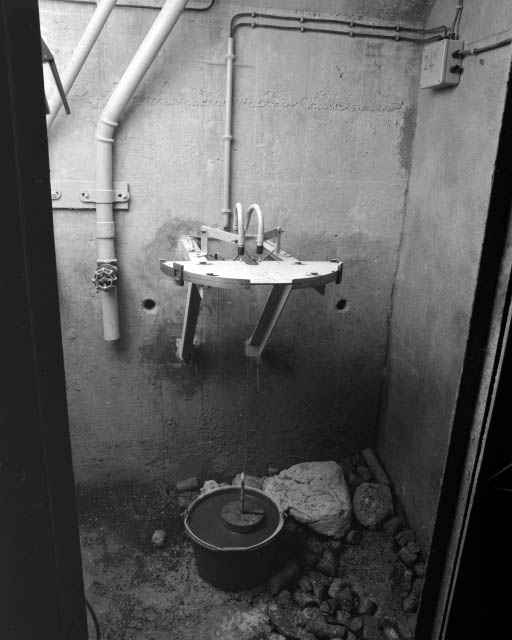 Système d'auscultation du barrage : pendule. © Jérôme Mongreville / Région Bourgogne-Franche-Comté, Inventaire du patrimoine - 1991 Système d'auscultation du barrage : pendule. © Jérôme Mongreville / Région Bourgogne-Franche-Comté, Inventaire du patrimoine - 1991