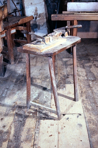 Banc à couper la première lame. © Yves Sancey / Région Bourgogne-Franche-Comté, Inventaire du patrimoine - 1991 Banc à couper la première lame. © Yves Sancey / Région Bourgogne-Franche-Comté, Inventaire du patrimoine - 1991