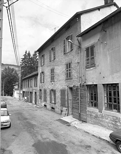 Maison (20e siècle) au n° 13 rue de l'Industrie. Maison (AE 20) avec des baies en arc segmentaire à encadrement en briques. © Jérôme Mongreville / Région Bourgogne-Franche-Comté, Inventaire du patrimoine - 1991