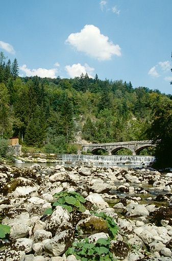 Le barrage, vu de l'aval. © Laurent Poupard / Région Bourgogne-Franche-Comté, Inventaire du patrimoine - 1991