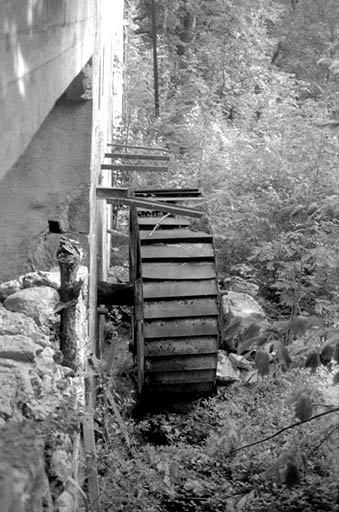 Roue hydraulique verticale amont. © Laurent Poupard / Région Bourgogne-Franche-Comté, Inventaire du patrimoine - 1991