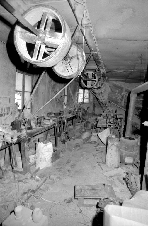 Intérieur de l'atelier de tournerie (étage en surcroît). © Laurent Poupard / Région Bourgogne-Franche-Comté, Inventaire du patrimoine - 1991