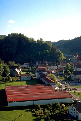 Vue d'ensemble plongeante depuis le nord. © Laurent Poupard / Région Bourgogne-Franche-Comté, Inventaire du patrimoine - 1991