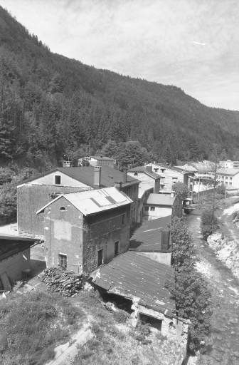 Vue d'ensemble depuis l'est (amont). © Laurent Poupard / Région Bourgogne-Franche-Comté, Inventaire du patrimoine - 1991 Vue d'ensemble depuis l'est (amont). © Laurent Poupard / Région Bourgogne-Franche-Comté, Inventaire du patrimoine - 1991
