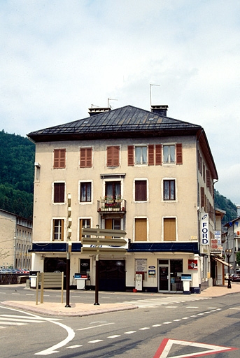 Façade antérieure. © Laurent Poupard / Région Bourgogne-Franche-Comté, Inventaire du patrimoine - 1991 Façade antérieure. © Laurent Poupard / Région Bourgogne-Franche-Comté, Inventaire du patrimoine - 1991