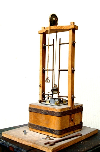 Mouton servant autrefois à l'estampage. © Laurent Poupard / Région Bourgogne-Franche-Comté, Inventaire du patrimoine - 1991 Mouton servant autrefois à l'estampage. © Laurent Poupard / Région Bourgogne-Franche-Comté, Inventaire du patrimoine - 1991