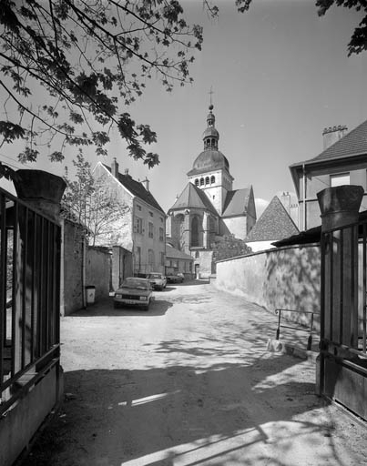 Vue du chevet depuis l'entrée du musée. © Yves Sancey / Région Bourgogne-Franche-Comté, Inventaire du patrimoine - 1991