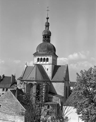 Vue rapprochée du chevet depuis le sommet de la tour du Paravis. © Yves Sancey / Région Bourgogne-Franche-Comté, Inventaire du patrimoine - 1991