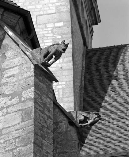 Chevet : détail de deux gargouilles. © Yves Sancey / Région Bourgogne-Franche-Comté, Inventaire du patrimoine - 1991