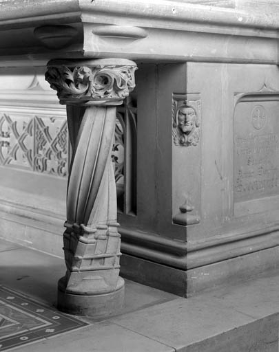 Détail du blason de saint Pierre Fourier. © Yves Sancey / Région Bourgogne-Franche-Comté, Inventaire du patrimoine - 1991