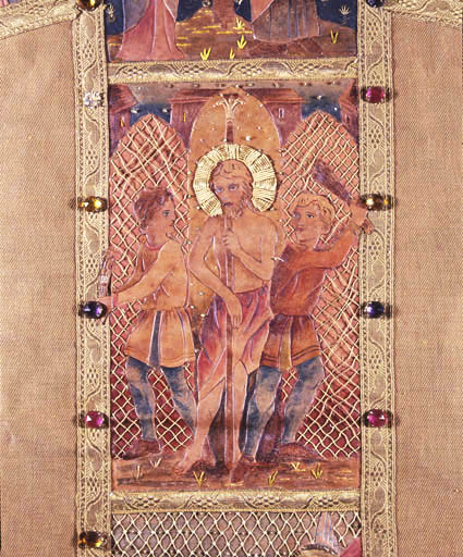 Détail sur le revers : Dieu le père, le Christ en croix entre saint Jean et la Vierge. © Yves Sancey / Région Bourgogne-Franche-Comté, Inventaire du patrimoine - 1991