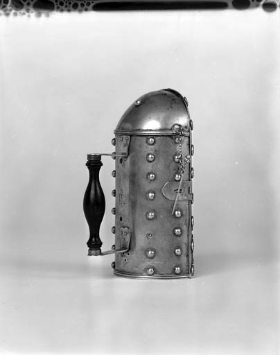 Vue d'ensemble : de profil, porte fermée. © Yves Sancey / Région Bourgogne-Franche-Comté, Inventaire du patrimoine - 1991