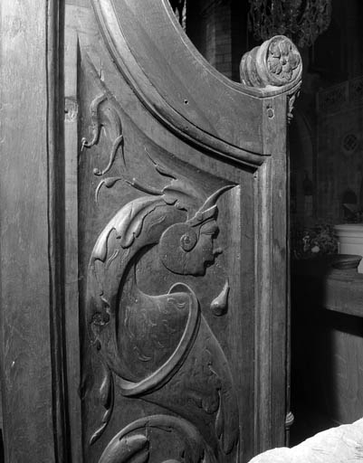 Stalles droites : détail de la jouée haute est (E). © Yves Sancey / Région Bourgogne-Franche-Comté, Inventaire du patrimoine - 1991