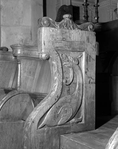 Stalles droites : détail d'une jouée basse est (A). © Yves Sancey / Région Bourgogne-Franche-Comté, Inventaire du patrimoine - 1991