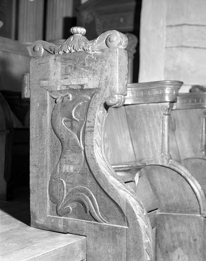 Stalles gauches : détail d'une jouée basse est (A). © Yves Sancey / Région Bourgogne-Franche-Comté, Inventaire du patrimoine - 1991