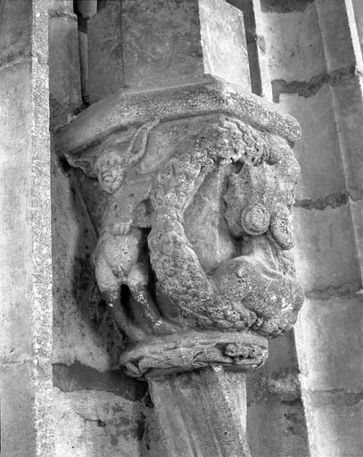 Deuxième bas-relief droit : allégorie du vice, partie gauche. © Yves Sancey / Région Bourgogne-Franche-Comté, Inventaire du patrimoine - 1991