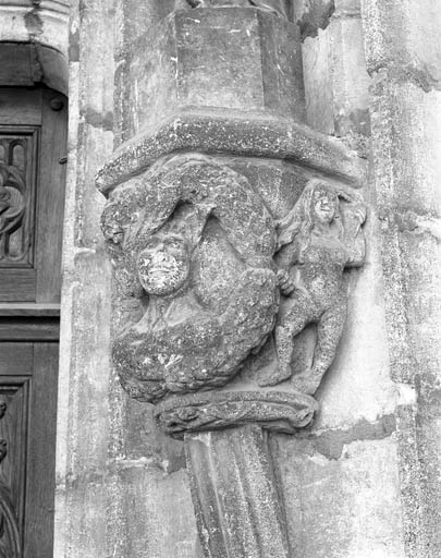 Deuxième bas-relief droit : allégorie du vice, de face. © Yves Sancey / Région Bourgogne-Franche-Comté, Inventaire du patrimoine - 1991