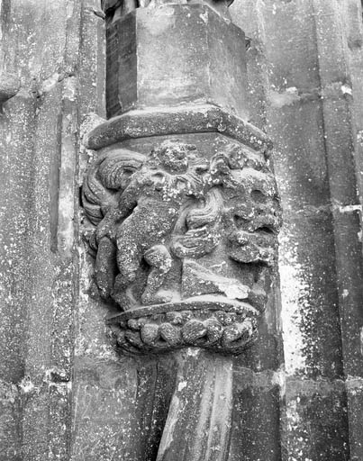 Premier bas-relief gauche : allégorie de la mort, partie gauche. © Yves Sancey / Région Bourgogne-Franche-Comté, Inventaire du patrimoine - 1991
