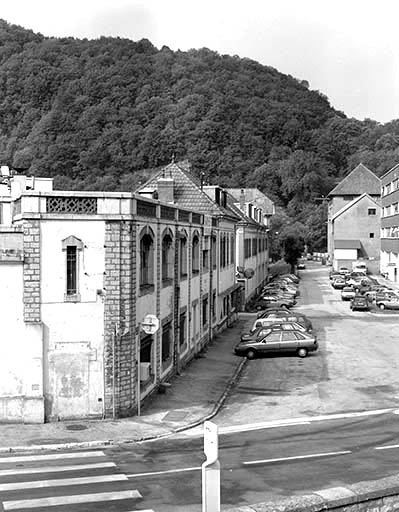 Enfilade des bâtiments en façade de l'usine A. © Yves Sancey / Région Bourgogne-Franche-Comté, Inventaire du patrimoine - 1992