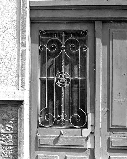 Ferronnerie d'une porte des bureaux (extrémité occidentale). © Yves Sancey / Région Bourgogne-Franche-Comté, Inventaire du patrimoine - 1992