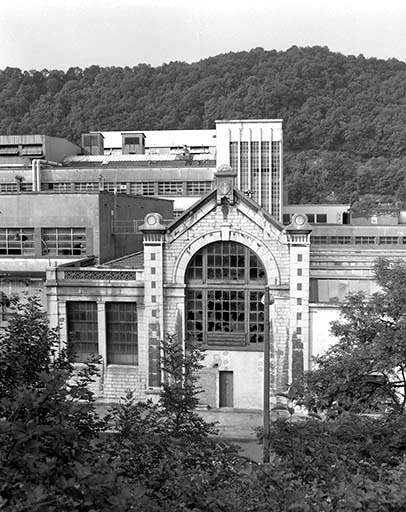 Façade sur rue de la chaufferie (P, ancienne centrale thermique). © Yves Sancey / Région Bourgogne-Franche-Comté, Inventaire du patrimoine - 1992