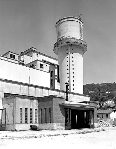 Centrale frigorifique et château d'eau. © Yves Sancey / Région Bourgogne-Franche-Comté, Inventaire du patrimoine - 1992