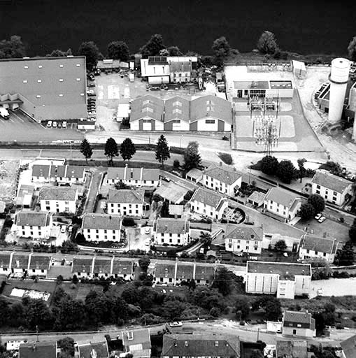Vue aérienne de la cité ouvrière, depuis le nord-est. © Jean-Pierre Bévalot / Région Bourgogne-Franche-Comté, Inventaire du patrimoine - 1992