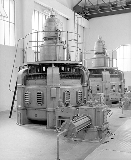 Régulateur, pivoterie et alternateur de 2 groupes. © Jérôme Mongreville / Région Bourgogne-Franche-Comté, Inventaire du patrimoine - 1992