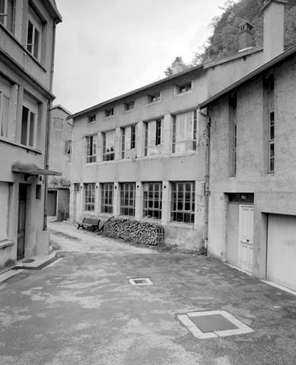 Atelier de fabrication chemin de la Combe du Marais, de trois quarts droite. © Jérôme Mongreville / Région Bourgogne-Franche-Comté, Inventaire du patrimoine - 1992