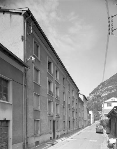 Façade antérieure de l'immeuble aux 15-17, rue Lançon. © Jérôme Mongreville / Région Bourgogne-Franche-Comté, Inventaire du patrimoine - 1992