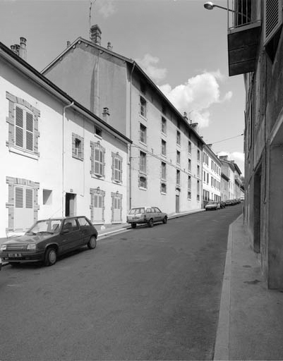 Séchoir à ébauchons : façade sur la rue Christin, de trois quarts gauche. © Jérôme Mongreville / Région Bourgogne-Franche-Comté, Inventaire du patrimoine - 1992