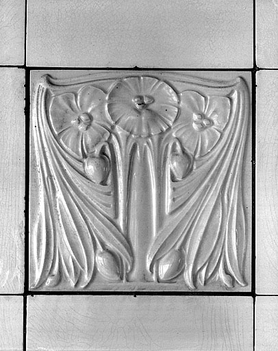 Café : décor intérieur, détail d'un carreau céramique. © Jérôme Mongreville / Région Bourgogne-Franche-Comté, Inventaire du patrimoine - 1992